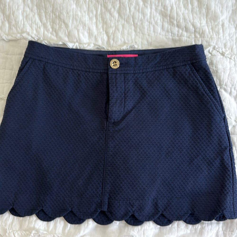 Lilly Pulitzer textured navy skort.